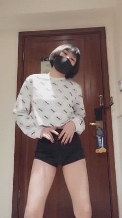 推特女神福利姬【00后大队长】未流出土豪私拍视图合集，情趣制服紫薇销魂可撸精尽人亡的节奏 截图10