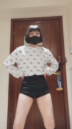 推特女神福利姬【00后大队长】未流出土豪私拍视图合集，情趣制服紫薇销魂可撸精尽人亡的节奏 截图11