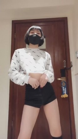 推特女神福利姬【00后大队长】未流出土豪私拍视图合集，情趣制服紫薇销魂可撸精尽人亡的节奏 截图12