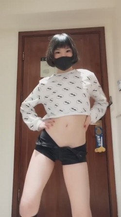 推特女神福利姬【00后大队长】未流出土豪私拍视图合集，情趣制服紫薇销魂可撸精尽人亡的节奏 截图13