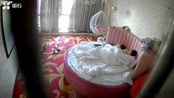 云视破解酒店偸拍小情侣开房造爱，娇小美女被扒光，让眼镜男友抱起来猛肏，床上肏到窗台前，销魂呻吟 截图5