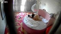 云视破解酒店偸拍小情侣开房造爱，娇小美女被扒光，让眼镜男友抱起来猛肏，床上肏到窗台前，销魂呻吟 截图9