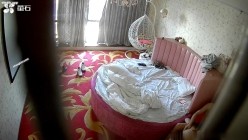 云视破解酒店偸拍小情侣开房造爱，娇小美女被扒光，让眼镜男友抱起来猛肏，床上肏到窗台前，销魂呻吟 截图10