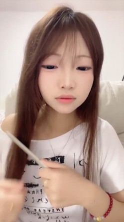 一线天粉屄精神小妹【梨花诗】下海福利，道具自慰，水狂喷 截图16