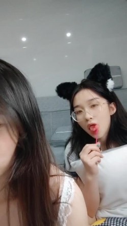 极品高颜冷艳御姐，反差小妈感女主播「金刚护撸娃」「小奶猫」密码房激情淫语撩骚，和姐妹下海大秀，互舔互口假鸡巴互插 截图3