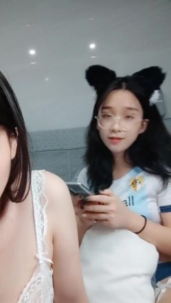 极品高颜冷艳御姐，反差小妈感女主播「金刚护撸娃」「小奶猫」密码房激情淫语撩骚，和姐妹下海大秀，互舔互口假鸡巴互插 截图4