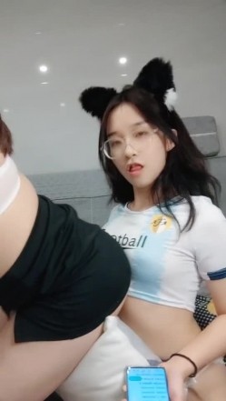极品高颜冷艳御姐，反差小妈感女主播「金刚护撸娃」「小奶猫」密码房激情淫语撩骚，和姐妹下海大秀，互舔互口假鸡巴互插 截图5