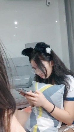 极品高颜冷艳御姐，反差小妈感女主播「金刚护撸娃」「小奶猫」密码房激情淫语撩骚，和姐妹下海大秀，互舔互口假鸡巴互插 截图6