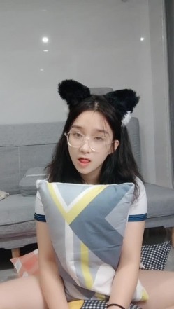极品高颜冷艳御姐，反差小妈感女主播「金刚护撸娃」「小奶猫」密码房激情淫语撩骚，和姐妹下海大秀，互舔互口假鸡巴互插 截图9