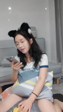 极品高颜冷艳御姐，反差小妈感女主播「金刚护撸娃」「小奶猫」密码房激情淫语撩骚，和姐妹下海大秀，互舔互口假鸡巴互插 截图10