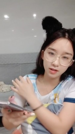 极品高颜冷艳御姐，反差小妈感女主播「金刚护撸娃」「小奶猫」密码房激情淫语撩骚，和姐妹下海大秀，互舔互口假鸡巴互插 截图11
