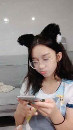 极品高颜冷艳御姐，反差小妈感女主播「金刚护撸娃」「小奶猫」密码房激情淫语撩骚，和姐妹下海大秀，互舔互口假鸡巴互插 截图12