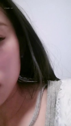 极品颜值骚妇，【小水泡萝卜】跳蛋S逼，粉丝互动，淫声都能听射，窃窃私语，勾魂摄魄娇喘 截图3