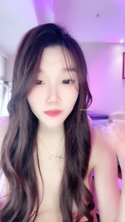 ️神级女神【董小姐】高端女神！模特身材~裸舞~道具自慰~白浆直流！ 截图3