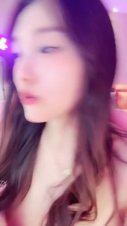 ️神级女神【董小姐】高端女神！模特身材~裸舞~道具自慰~白浆直流！ 截图12