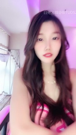 ️神级女神【董小姐】高端女神！模特身材~裸舞~道具自慰~白浆直流！ 截图14