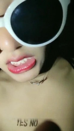 零零后表哥最近泡到的酒店前台兼职妹晚上等她下班去开房啪啪狼友调侃他武大郎 截图14