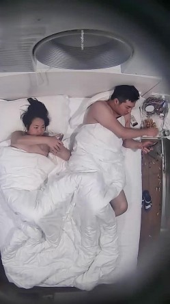 《监控破解》中年大叔找相好的酒店开房啪啪连干3炮体力不减当年 截图2