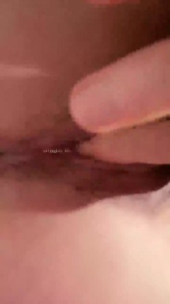 新人！正宗校花下海！超级漂亮~【低调糯米团】扣穴自慰~爽 截图4