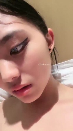 新人！正宗校花下海！超级漂亮~【低调糯米团】扣穴自慰~爽 截图6