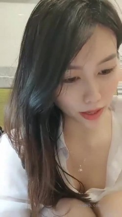 极品高颜冷艳御姐，反差小妈感女主播「金刚护撸娃」「小奶猫」激情淫语撩骚，和姐妹下海大秀，互舔互口假鸡巴互插 截图4