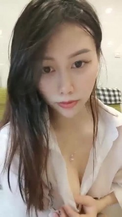 极品高颜冷艳御姐，反差小妈感女主播「金刚护撸娃」「小奶猫」激情淫语撩骚，和姐妹下海大秀，互舔互口假鸡巴互插 截图6