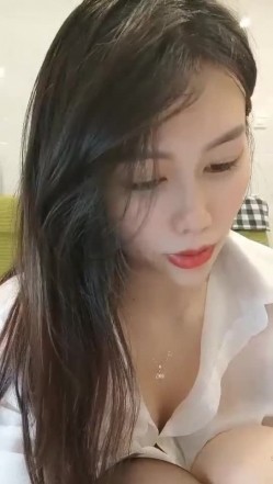 极品高颜冷艳御姐，反差小妈感女主播「金刚护撸娃」「小奶猫」激情淫语撩骚，和姐妹下海大秀，互舔互口假鸡巴互插 截图7