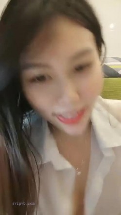 极品高颜冷艳御姐，反差小妈感女主播「金刚护撸娃」「小奶猫」激情淫语撩骚，和姐妹下海大秀，互舔互口假鸡巴互插 截图12