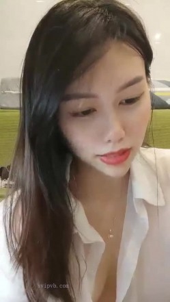 极品高颜冷艳御姐，反差小妈感女主播「金刚护撸娃」「小奶猫」激情淫语撩骚，和姐妹下海大秀，互舔互口假鸡巴互插 截图13