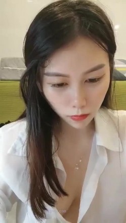 极品高颜冷艳御姐，反差小妈感女主播「金刚护撸娃」「小奶猫」激情淫语撩骚，和姐妹下海大秀，互舔互口假鸡巴互插 截图14