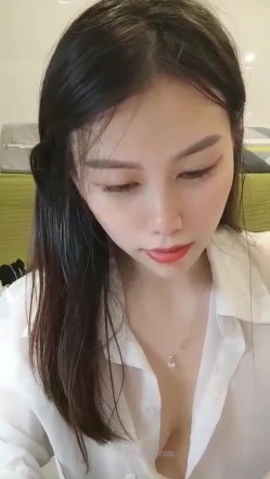 极品高颜冷艳御姐，反差小妈感女主播「金刚护撸娃」「小奶猫」激情淫语撩骚，和姐妹下海大秀，互舔互口假鸡巴互插 截图15