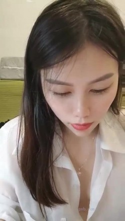 极品高颜冷艳御姐，反差小妈感女主播「金刚护撸娃」「小奶猫」激情淫语撩骚，和姐妹下海大秀，互舔互口假鸡巴互插 截图16