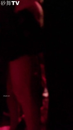 【猎奇资源 砂舞】舞厅内的淫乱 重金属质感般的性爱 抓奶+抠逼+摸屌+口爆+打站桩+站炮 淫乱篇 截图5