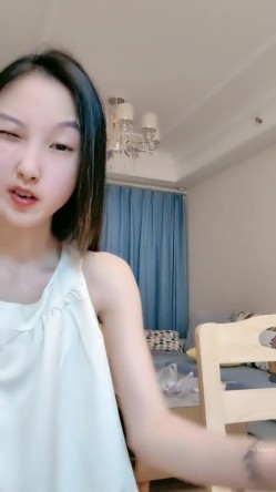 火爆小尤物，【纯情小猫咪】，颜值身材秒杀一线明星网红，无套内射啪啪，这小蛮腰扭得大哥们心都乱了 截图2