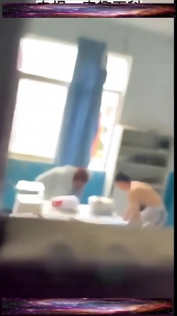 【新瓜】云南昆明某高校 情侣在计算机小组办公室偷情，老师突然敲门吓惨了，开门后还装作在学习！ 截图5