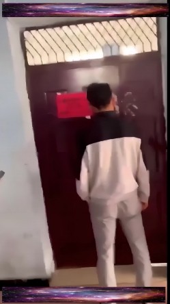 【新瓜】云南昆明某高校 情侣在计算机小组办公室偷情，老师突然敲门吓惨了，开门后还装作在学习！ 截图12