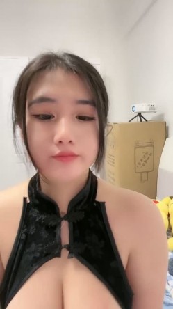 外表甜美文静舌钉妹子！玩起来尺度大！丰满身材，假屌猛捅肥穴，翘起大屁股后入 截图1
