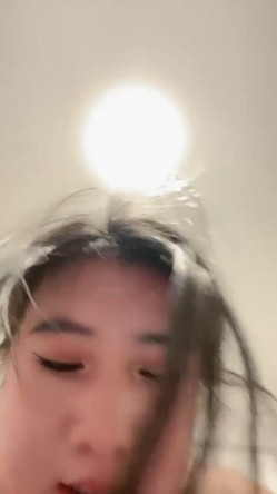 外表甜美文静舌钉妹子！玩起来尺度大！丰满身材，假屌猛捅肥穴，翘起大屁股后入 截图11
