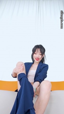 【艺舞吧】超高颜值性感『双胞胎姐妹』相互脱衣性感裸舞激情热吻感受双倍快乐 截图4