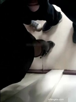 掀裙子顶射托福班黑丝女神 截图2