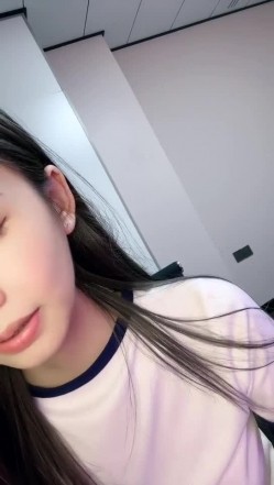 人气女神来袭，明星颜值，大美女，【广州大学生】，身材曼妙前凸后翘，白浆从洞洞流出 截图3