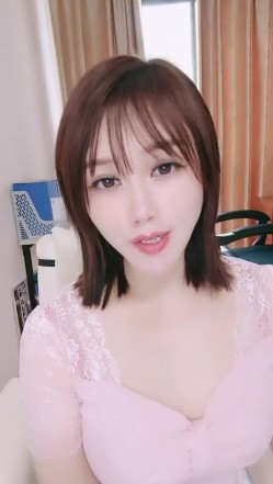 超骚御姐，难得一见的骚货少妇，【余君赴山海】，办公室 户外 车上跳蛋，沐浴秀，玩得就是一个心跳和刺激 截图3
