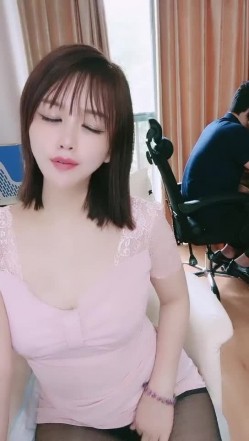 超骚御姐，难得一见的骚货少妇，【余君赴山海】，办公室 户外 车上跳蛋，沐浴秀，玩得就是一个心跳和刺激 截图9