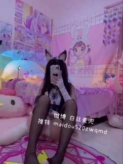 最新网红瓜曝光，抖音二次元卡哇伊可盐可甜高颜美少女【小九酱】露脸定制私拍，美鲍美菊道具紫薇啪啪呻吟销魂，撸点很高 截图3