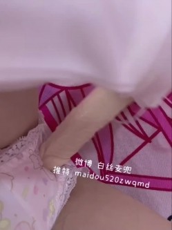 最新网红瓜曝光，抖音二次元卡哇伊可盐可甜高颜美少女【小九酱】露脸定制私拍，美鲍美菊道具紫薇啪啪呻吟销魂，撸点很高 截图5