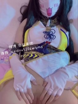 最新网红瓜曝光，抖音二次元卡哇伊可盐可甜高颜美少女【小九酱】露脸定制私拍，美鲍美菊道具紫薇啪啪呻吟销魂，撸点很高 截图12