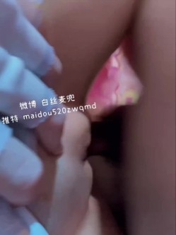 最新网红瓜曝光，抖音二次元卡哇伊可盐可甜高颜美少女【小九酱】露脸定制私拍，美鲍美菊道具紫薇啪啪呻吟销魂，撸点很高 截图15