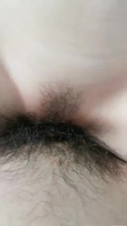 小姑娘奶大逼粉还能自己动，有这种女朋友要好好珍惜，愿意跟你车震，放音乐嗨着肏逼！ 截图15