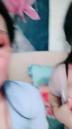 【戴眼镜的老师】淫荡三女 狂约技师 争着吃鸡吧 无套啪啪 骑乘吃奶 内射 口爆 截图2