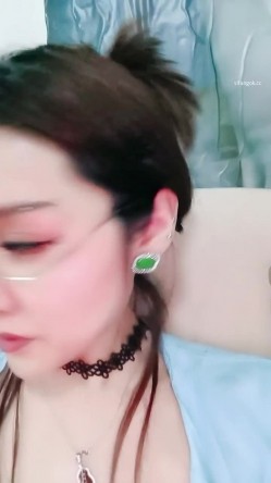 【戴眼镜的老师】淫荡三女 狂约技师 争着吃鸡吧 无套啪啪 骑乘吃奶 内射 口爆 截图4